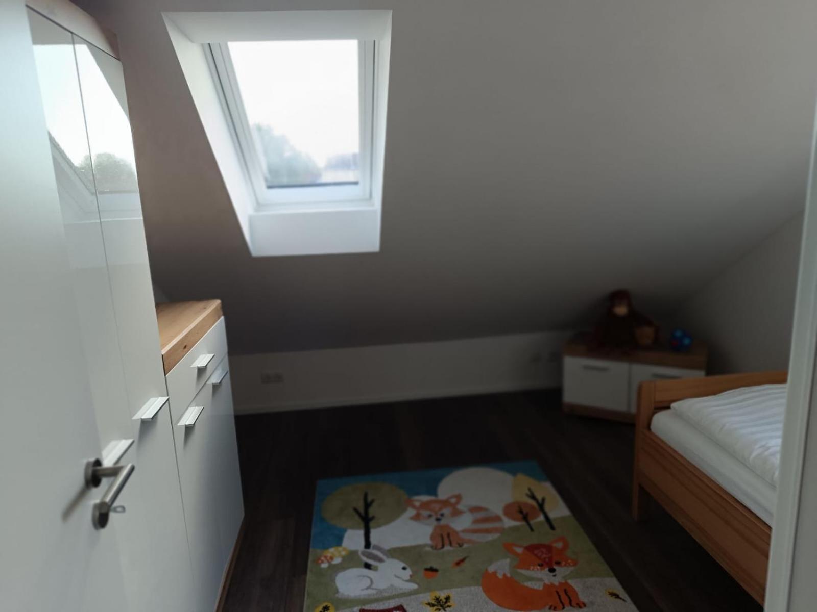 Moderne Ferienwohnung Fuer Familien Im Dachgeschoss Bosau Exterior foto